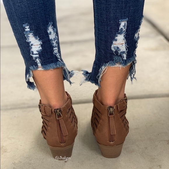 FIRM COGNAC WOVEN ANKLE BOOTIE - Picture 5 of 7